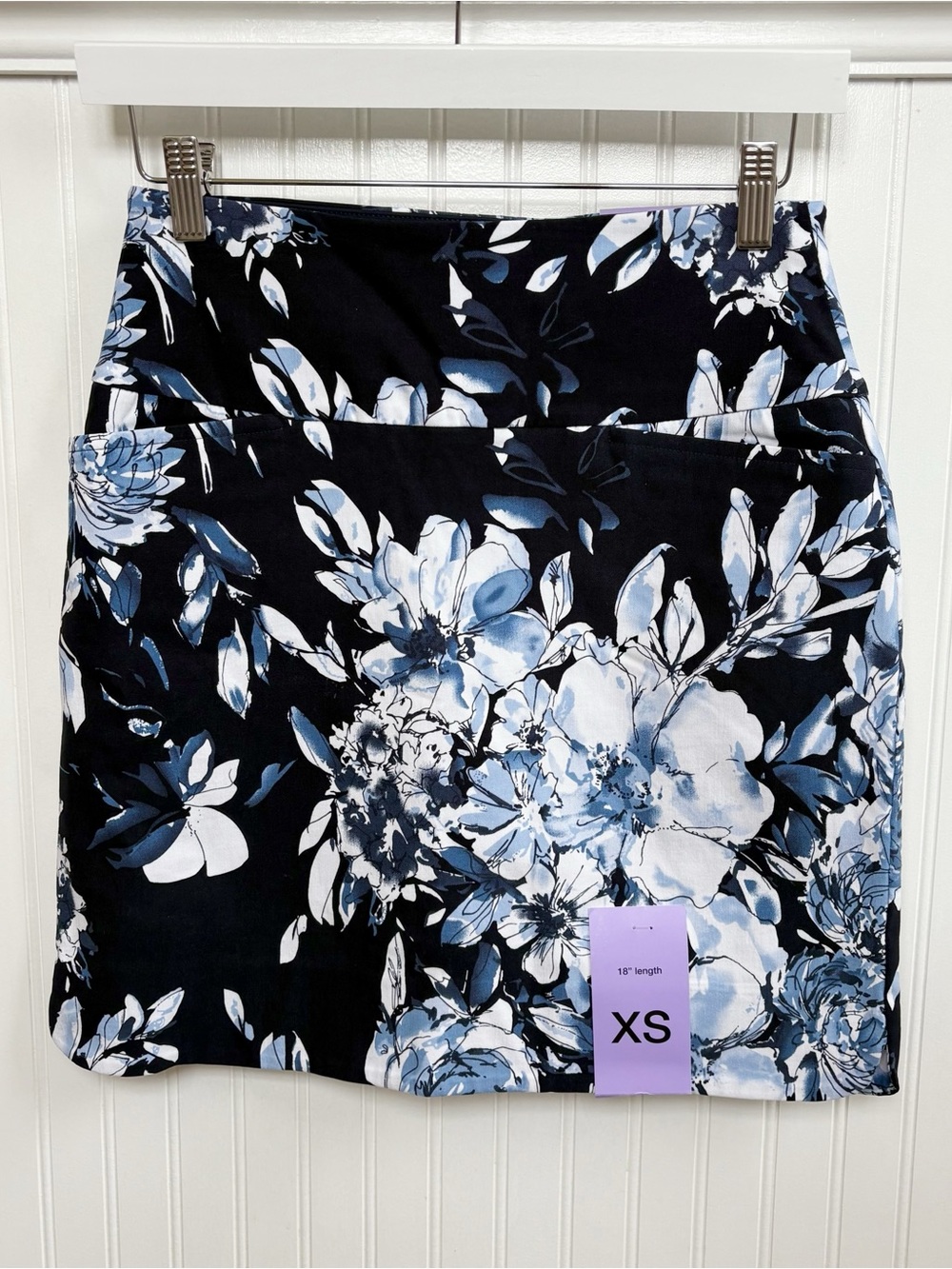 S.C. & Co Women’s Size XS Navy Blue Floral 360 Tummy Control Skort 18” NEW